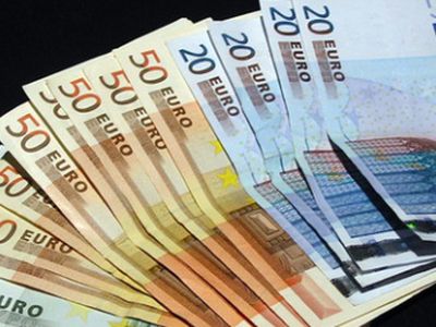 Европейцы верят в евро - В Мире