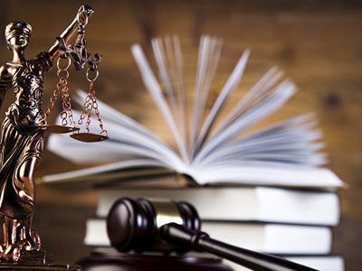 Доверие к судам и банкам последовательно сокращается - Литва и страны Балтии