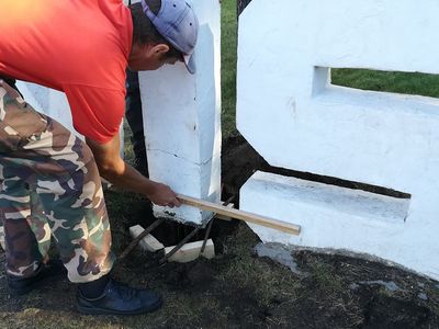 Буквы «I» топонима «Visaginas» не смогли устоять против вандалов - В Висагинасе