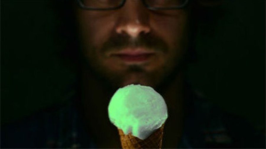 В Великобритании начали продавать мороженое, которое светится в темноте - Хобби, отдых и развлечения