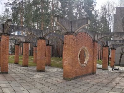 Начался ремонт колонн и арок - В Висагинасе