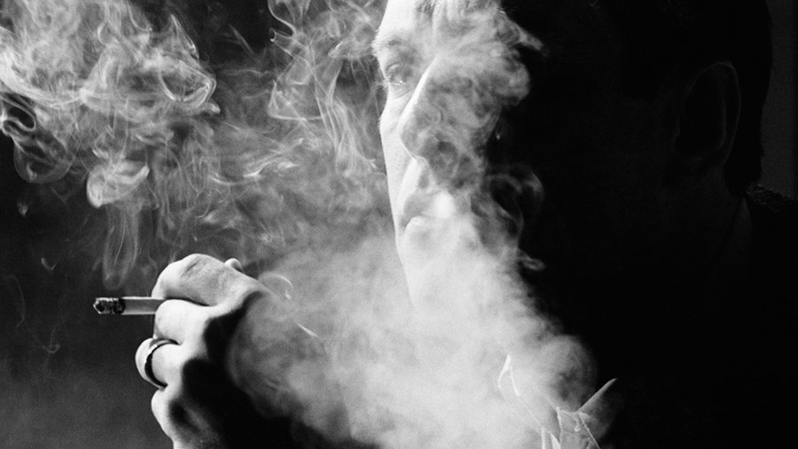 Курильщиков в Литве выгонят с балконов многоквартирных домов - Литва и страны Балтии