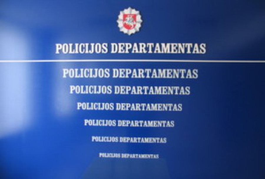 Trims pareigūnams pareikšti įtarimai dėl piktnaudžiavimo tarnyba - Įvykiai ir kriminalas