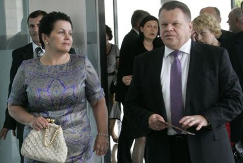 Таможня: высадка жены главы Snoras из автомобиля и его конфискация были законны                                                                       