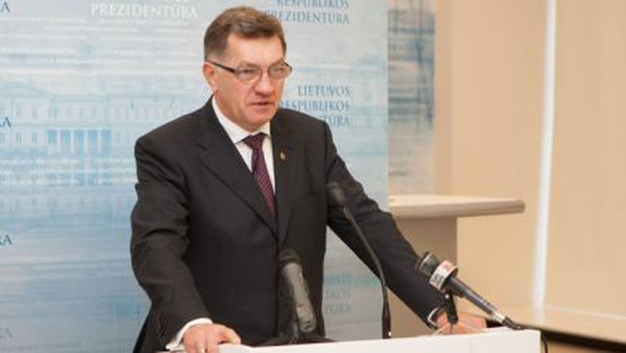 А.Буткявичюс: поручено выяснить, почему отклонен проект о польских фамилиях - Литва и страны Балтии