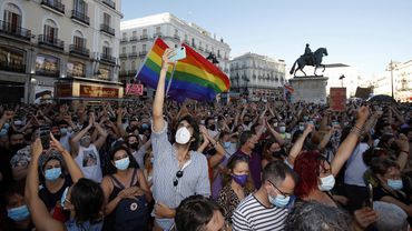 Tūkstančiai žmonių Ispanijoje išėjo į gatves, protestuodami prieš homofobiją