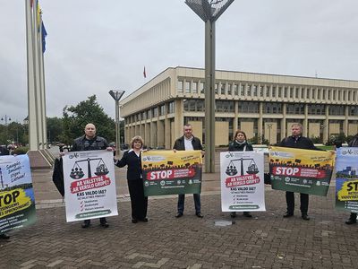 У стен Сейма пикет работников ИАЭС - Энергетика