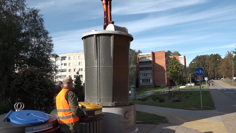 В контейнерах на коллективных площадках начат монтаж новых датчиков заполнения - В Висагинасе