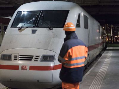 В Швейцарии высокоскоростной поезд сошел с рельсов - В Мире