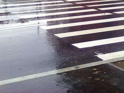 Установлен самый опасный час для пешеходов - Литва и страны Балтии