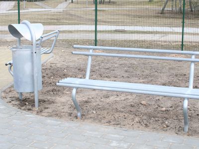 Горячая линия TTS: Зачем на детской площадке «антивандальные» скамейки? - В Висагинасе