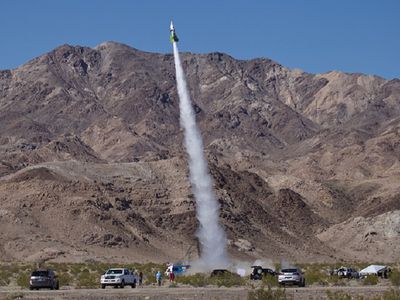 Американец, уверенный в плоской форме Земли, совершил полет на самодельной ракете - Это интересно