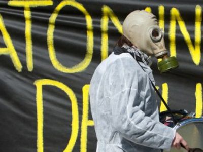 В Вильнюсе протестовали против Висагинской АЭС с противогазами

  - Энергетика