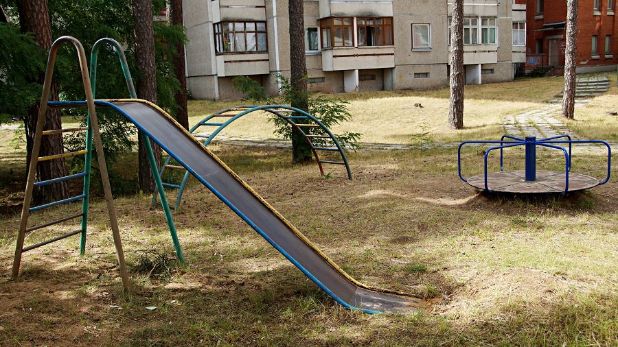 Почему демонтируются детские игровые площадки? - В Висагинасе