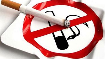 Депутат предлагает запретить курение не только около баров и кафе