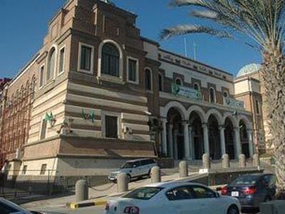 Перед побегом Каддафи продал 30 тонн золота - В Мире