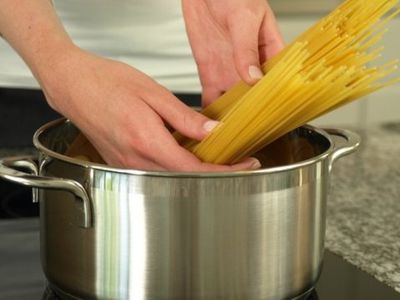 Сотрудница самоуправления попыталась прожить на 350 литов: месяц закончился синтетическими макаронами - Литва и страны Балтии